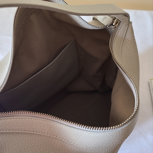 Everlane Boss Leather Bag in Sandstone - Picture 9 of 9